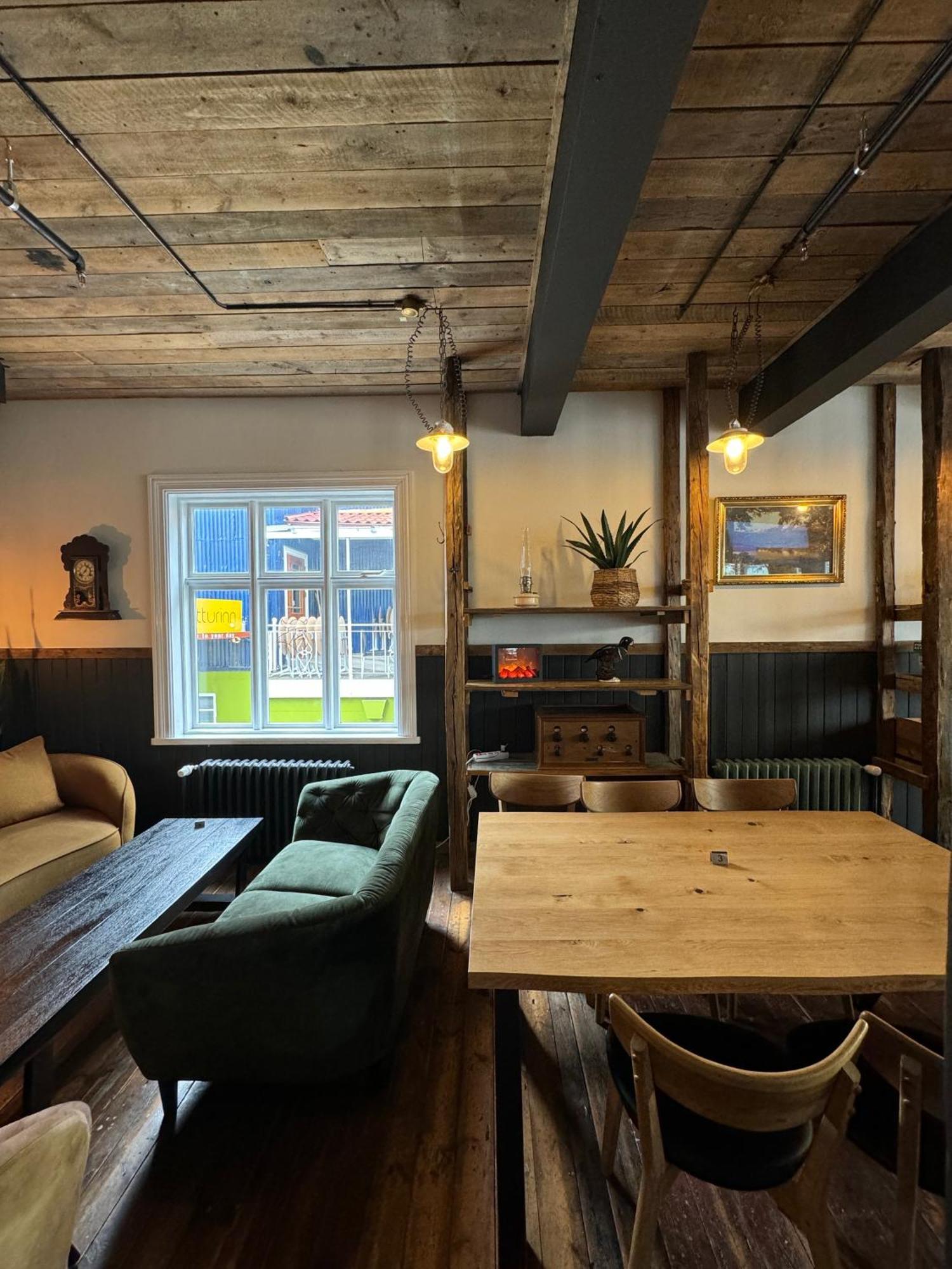 Akureyri Backpackers Hostel Bagian luar foto