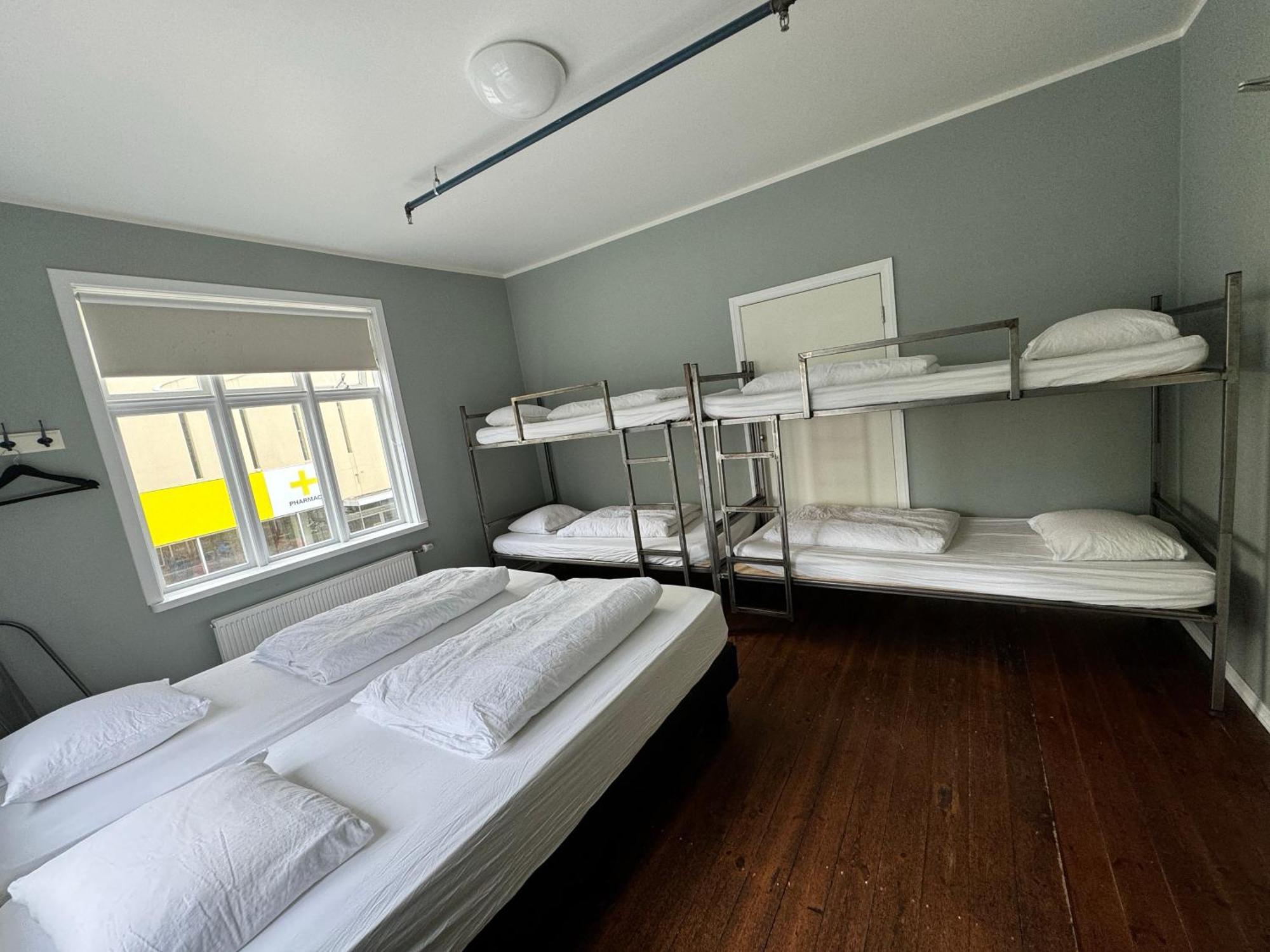 Akureyri Backpackers Hostel Bagian luar foto