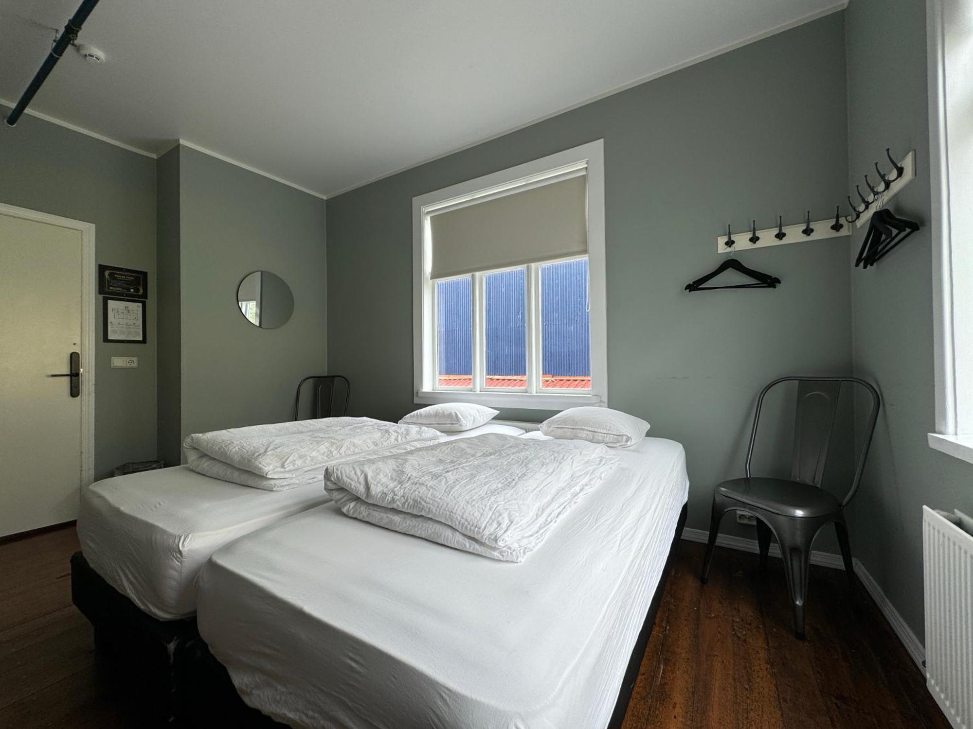 Akureyri Backpackers Hostel Bagian luar foto