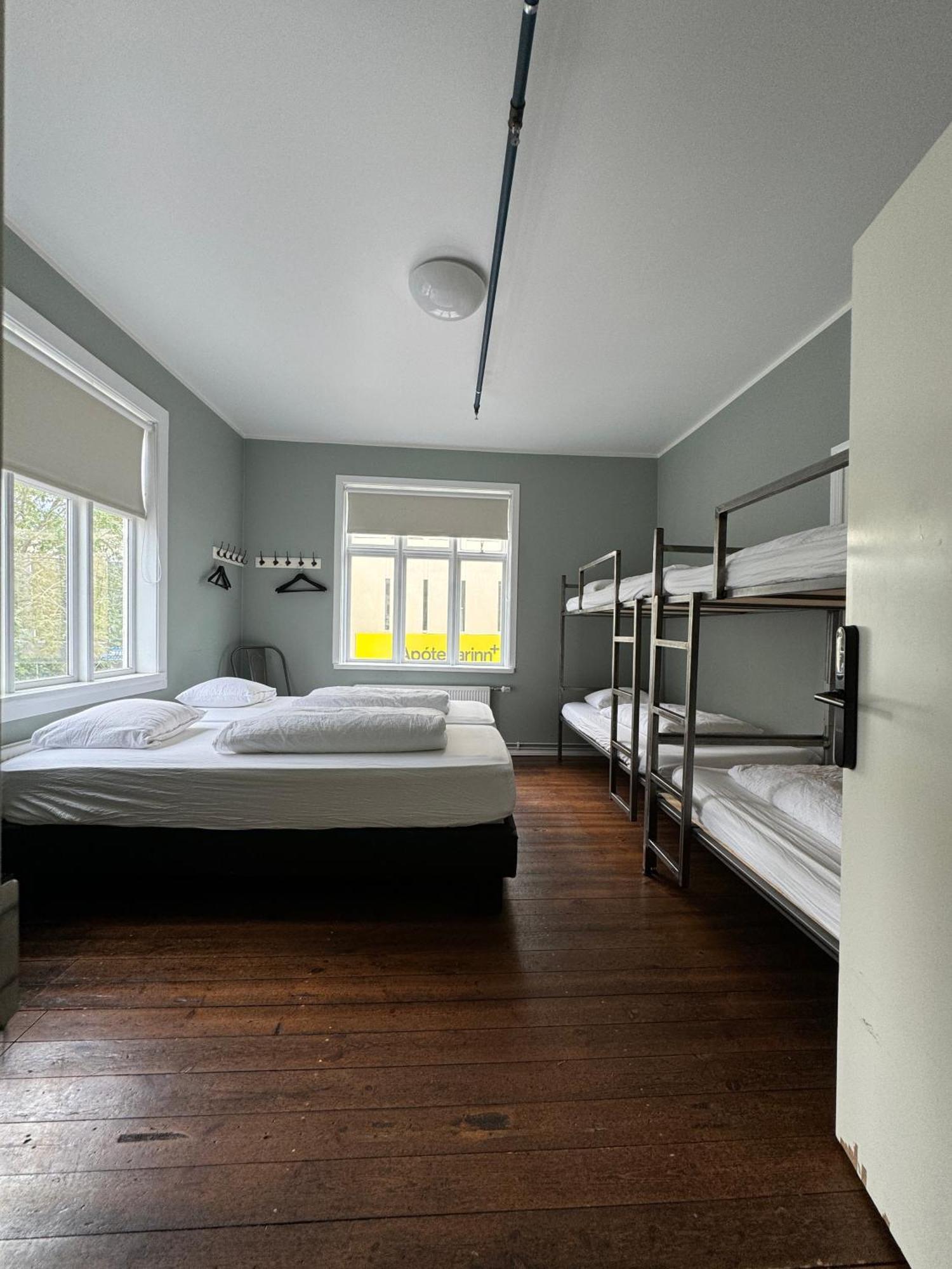 Akureyri Backpackers Hostel Bagian luar foto
